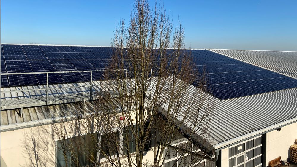 Solar panels installed at Dentsply Sirona’s manufacturing site in Elz, Germany can save up to 13.6 tonnes of CO2e per year.